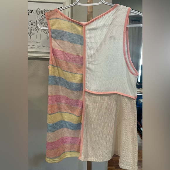 NWT Sugarfox Women’s Tank With Raised Stitching and Color block Size Medium - Picture 4 of 4